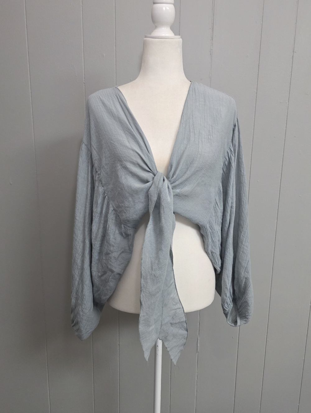 Moutaki Grayish Tie Front Kimono Size L